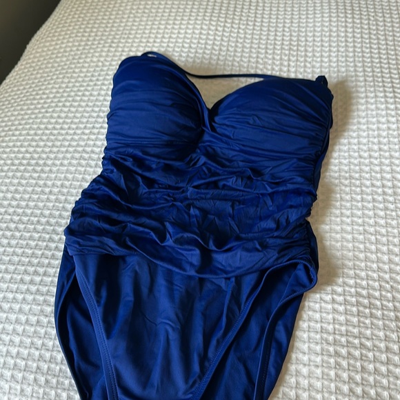 La Blanca one piece bathing suite size 8 - Picture 2 of 6